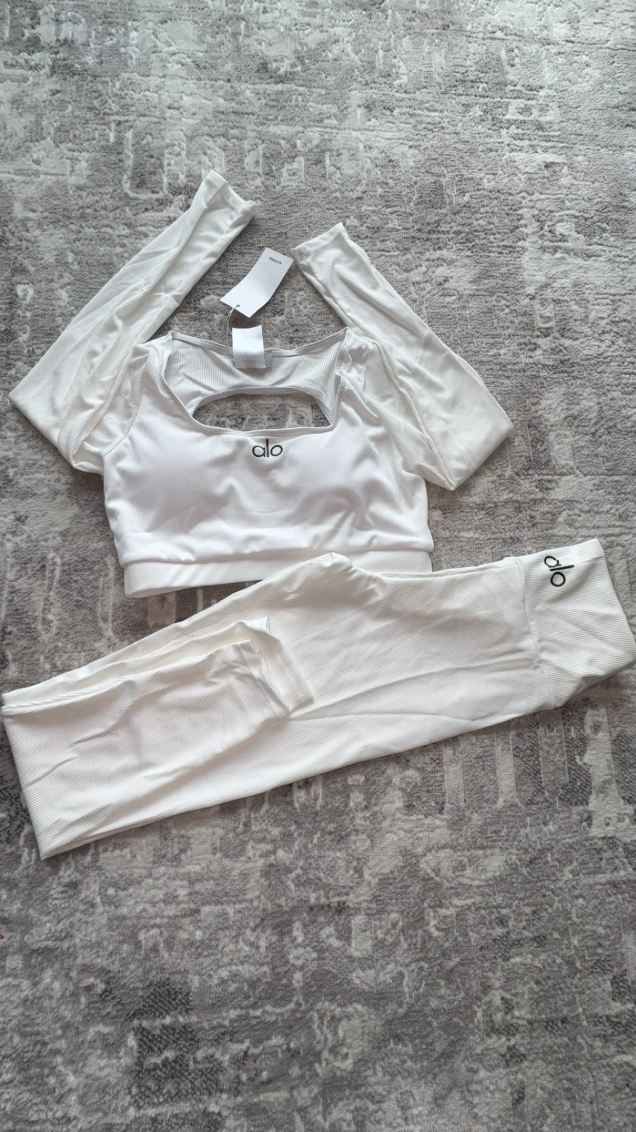 Alo White Ribbed Activewear Set – Long Sleeve Crop Top & High-Waist Legging